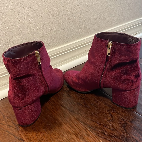 Burgundy, red fall favorite booties - Picture 2 of 4
